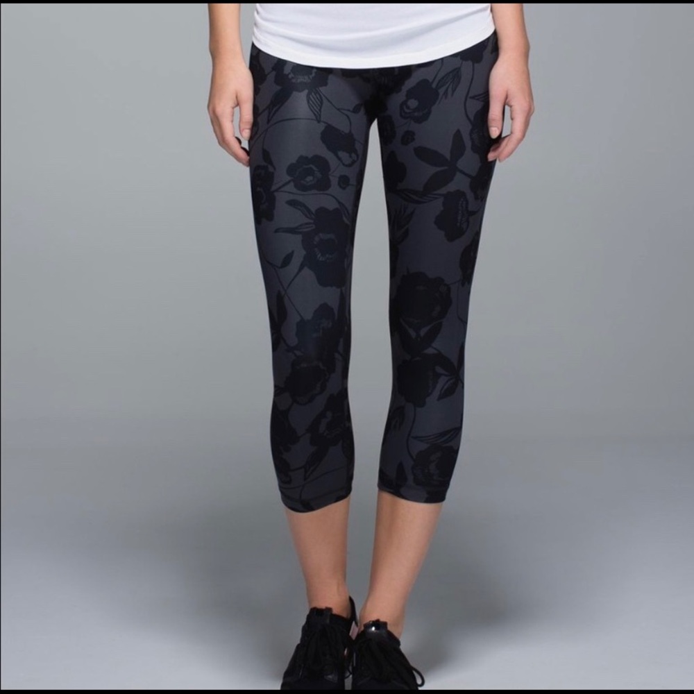 Lululemon floral wunder under crops (size 8)